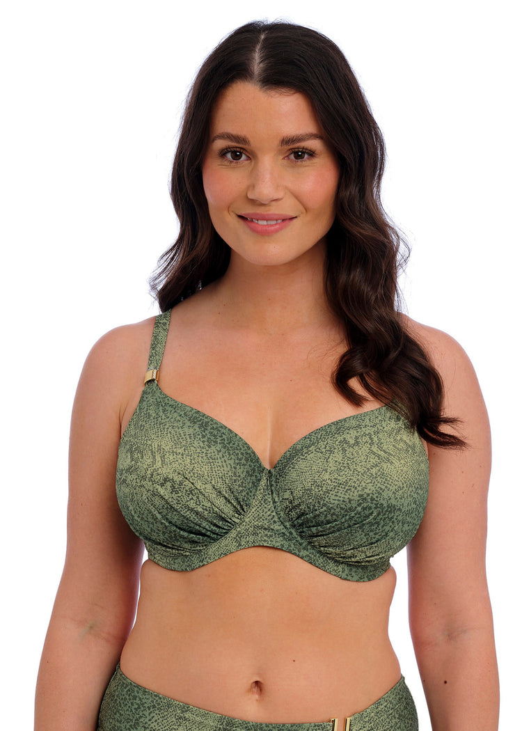 Model in Maya Bay Full Cup Gathered Bikini Top Peridot voorzijde