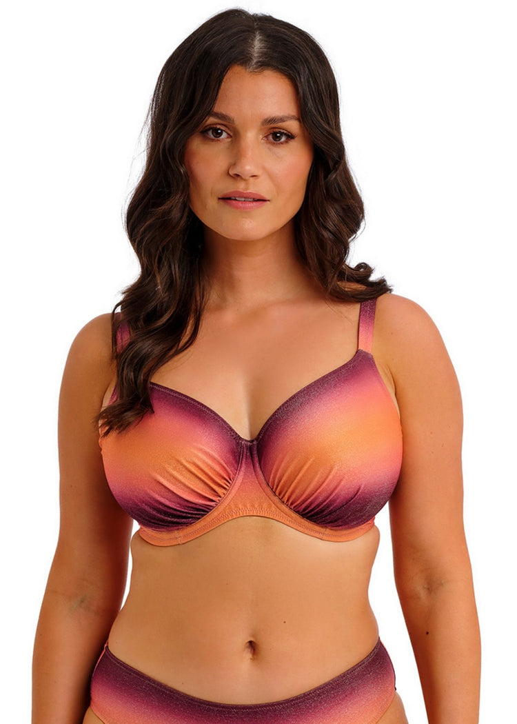 Model in Paros Coast Full Cup Bikini Top Sunset Glow voorzijde