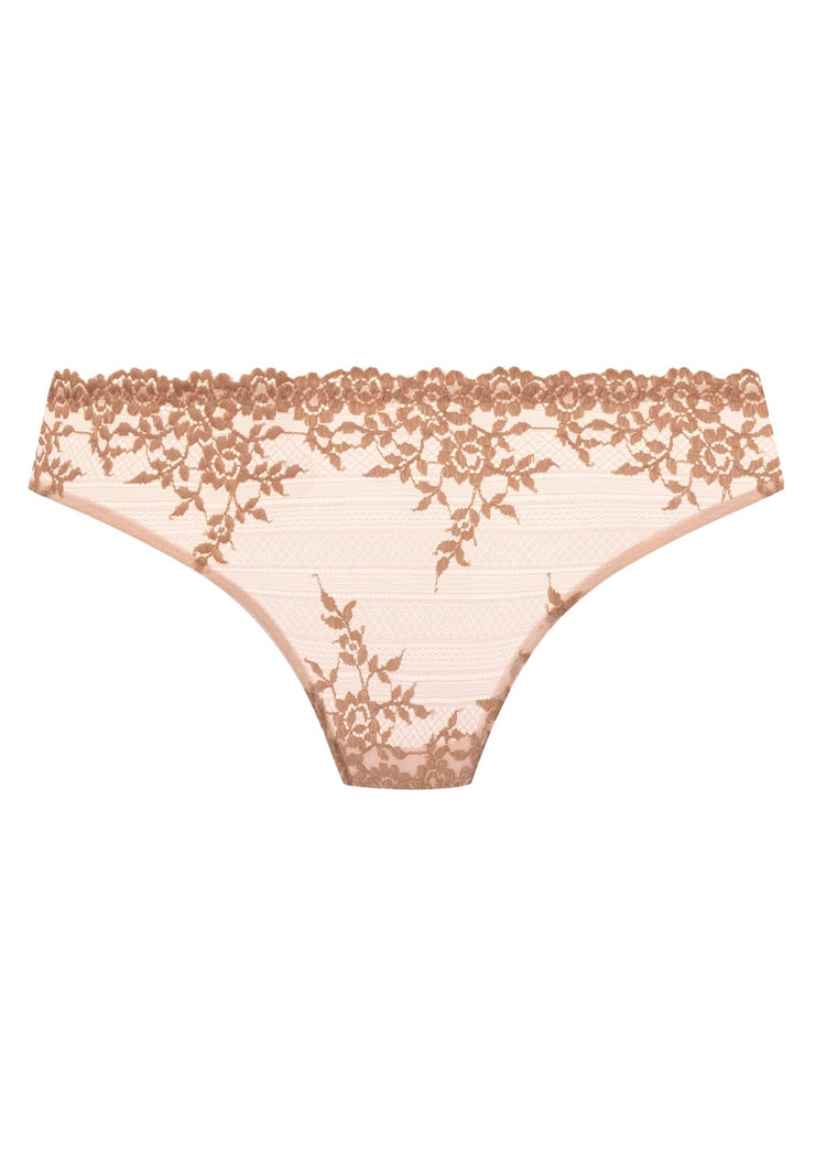Model in Embrace Lace Broekje Angel Wing/Rose Dust packshot