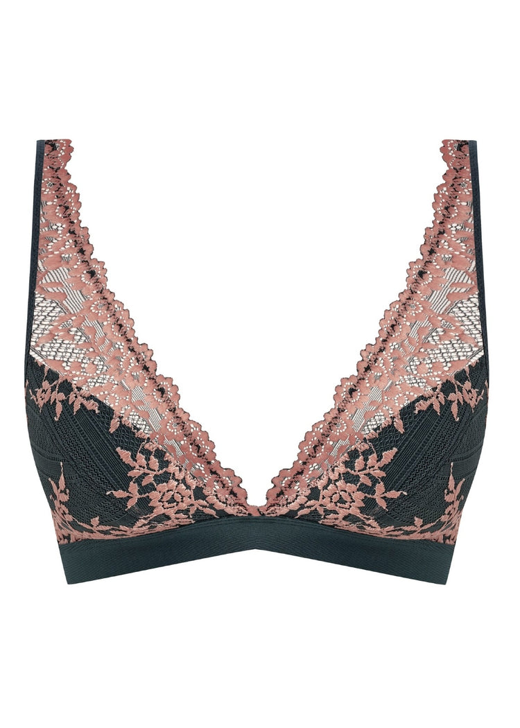 Model in Embrace Lace Beugelloze Bralette Dark Slate/Cloud Pink packshot