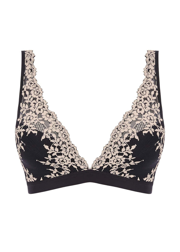 Model in Embrace Lace Beugelloze Bralette Black packshot