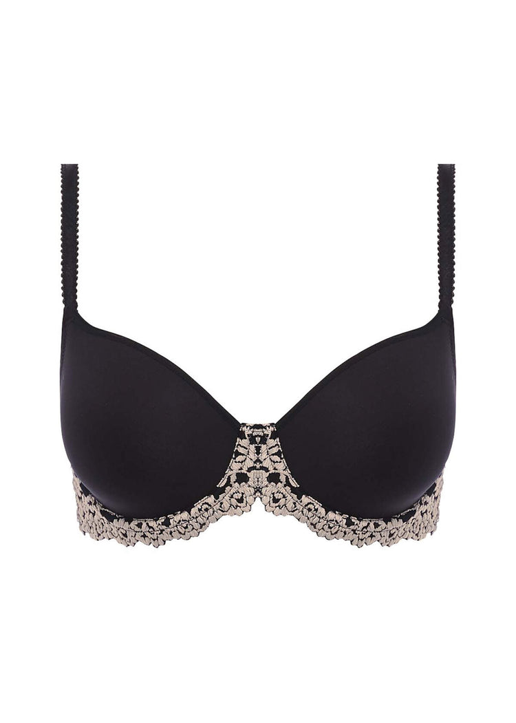 Model in Embrace Lace Contour BH Black
packshot