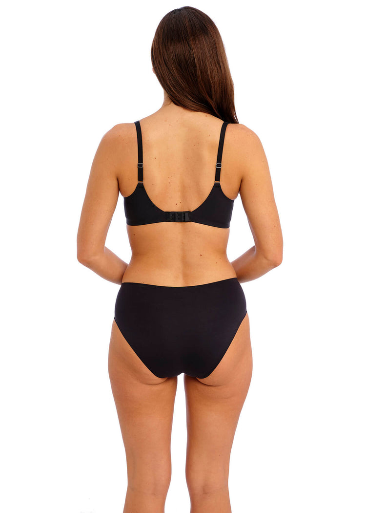 Model in Ines Secret Second Skin Broekje Zwart achterzijde
