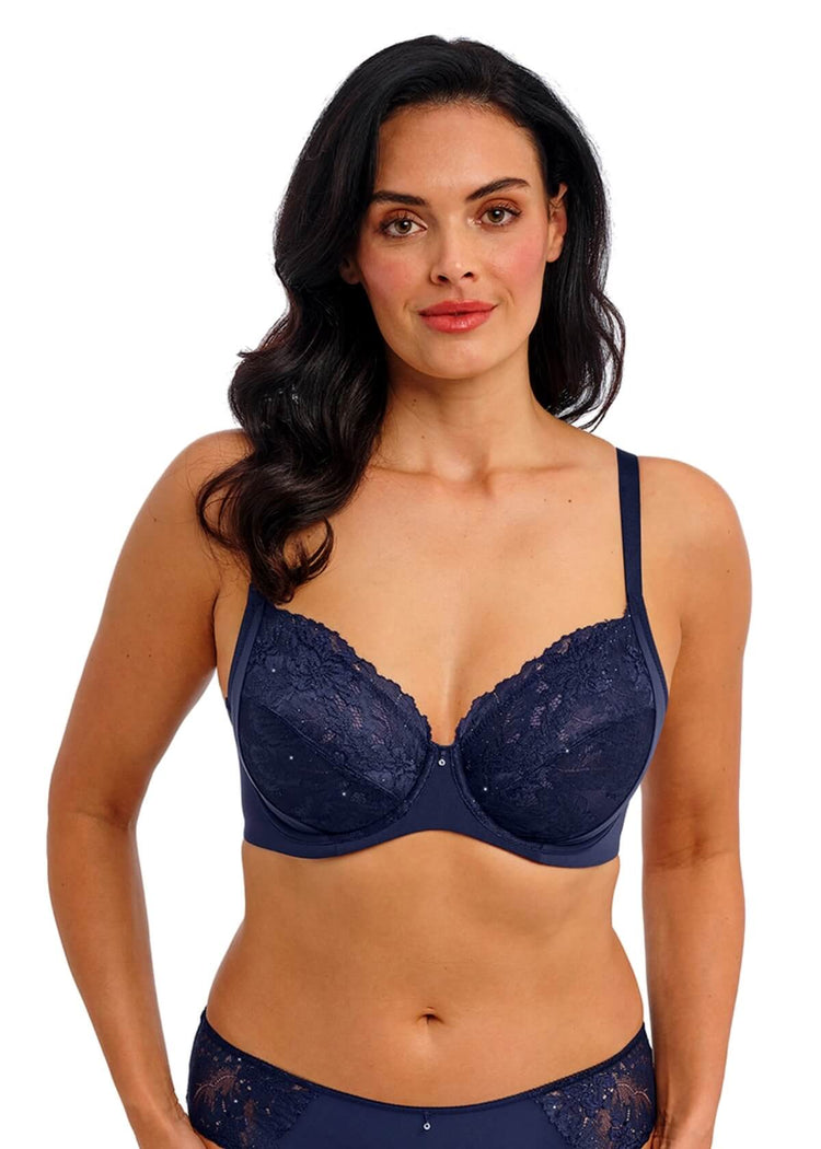 Model in Most Divine Stretch BH Dark Sapphire voorzijde