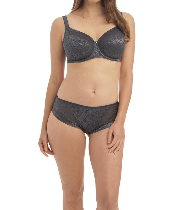 Model in Envisage Full Cup BH Slate Voorzijde