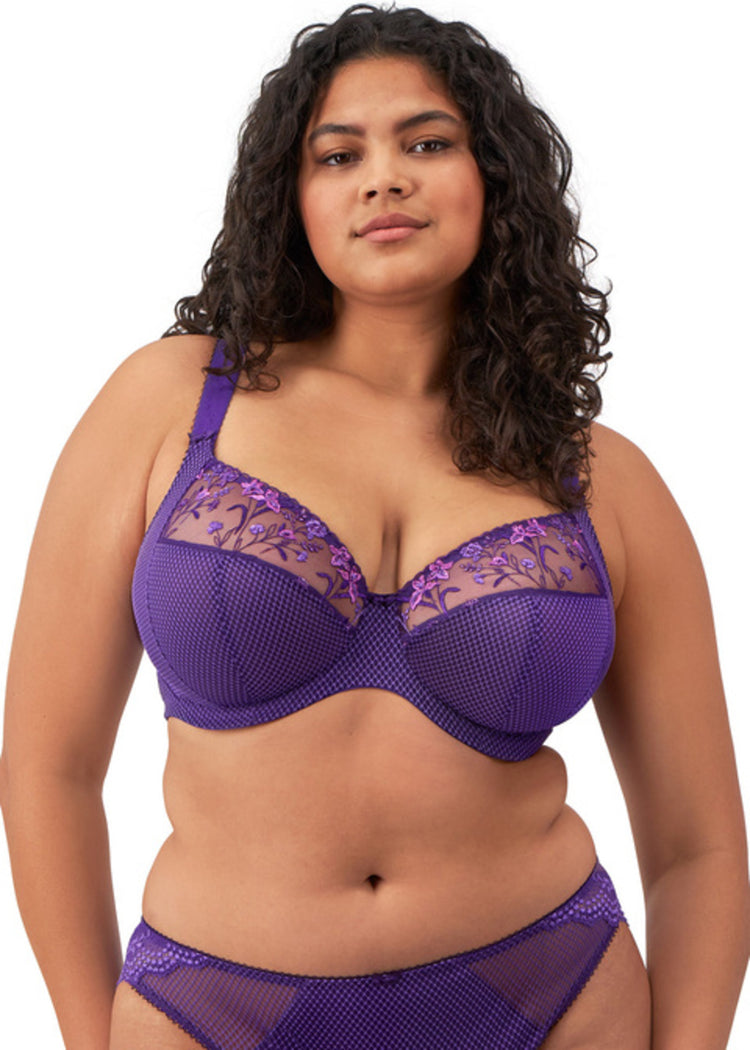 Model in Charley Plunge BH iris Voorzijde