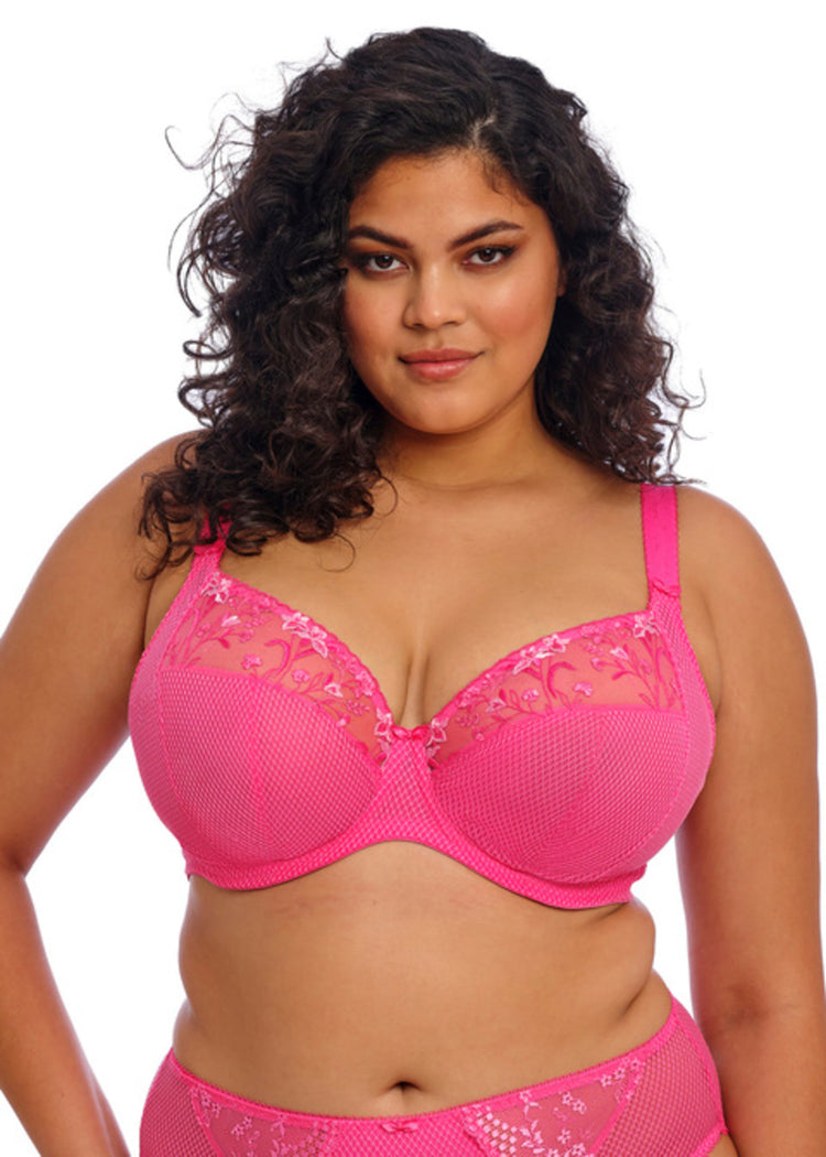 Model in Charley Plunge BH Pink Voorzijde