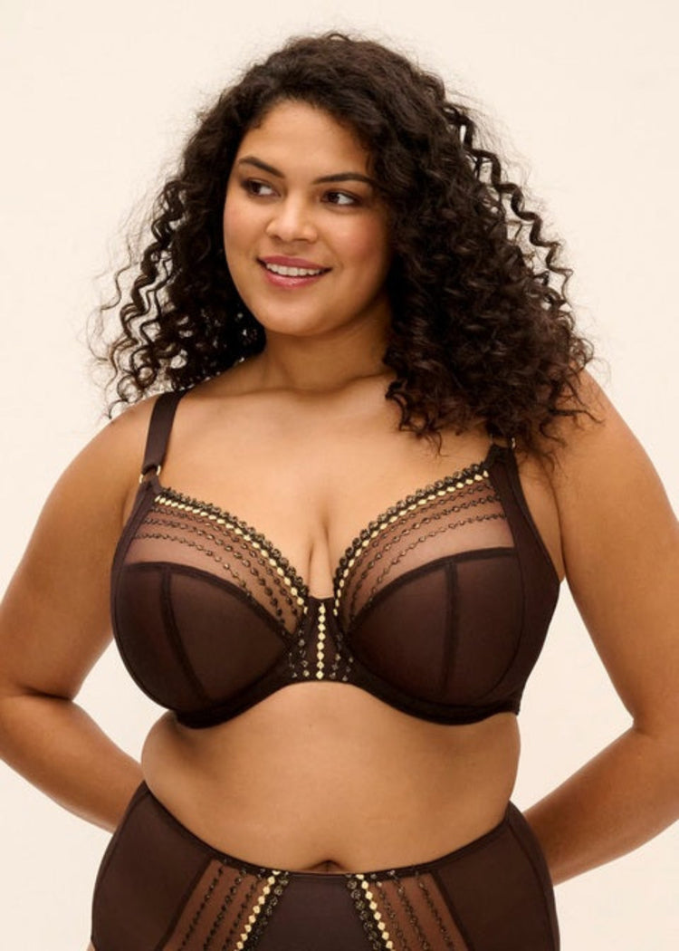 Model in Matilda Full Cup BH Gold Rush Voorzijde