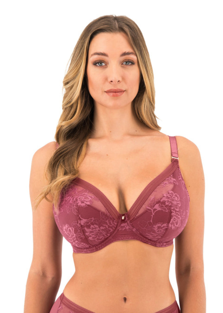 Model in Fusion Lace Voorgevormde Plunge BH Rosewood Voorzijde