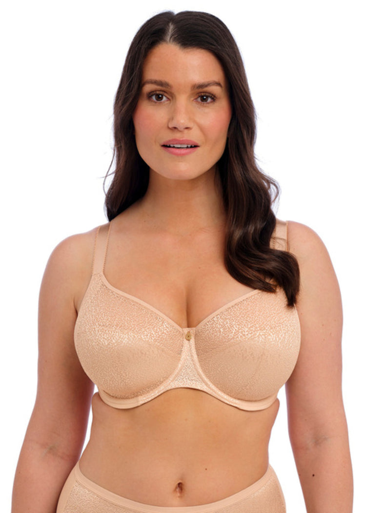 Model in Demure Side Support BH Natural Beige Voorzijde