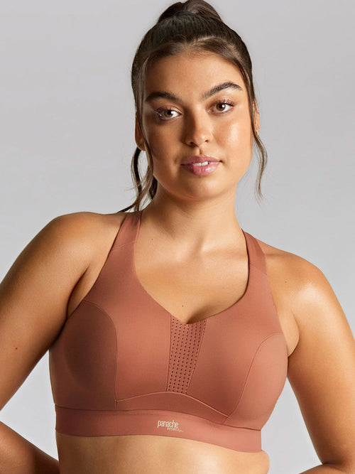 Model in Ultra Perform Non Padded Sport BH Sienna Rose voorzijde