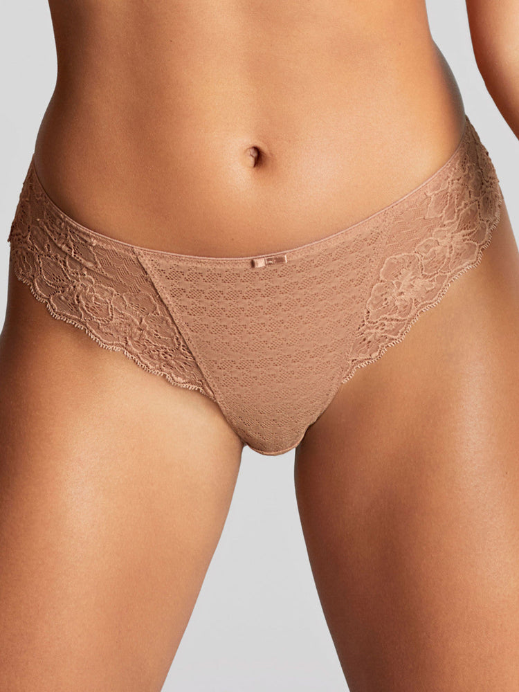 Model in Envy Brazilian Broekje Honey voorzijde