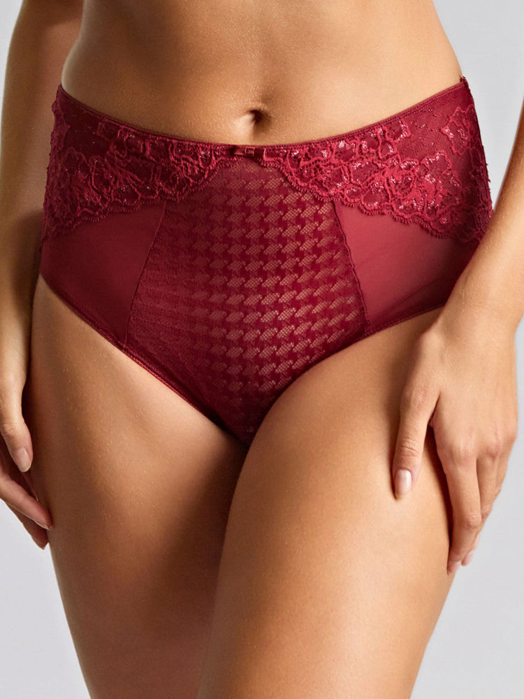 Model in Envy Mid Rise Broekje Sparkling Cherry voorzijde