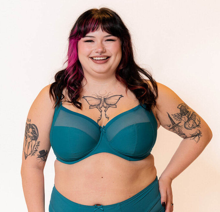 SuperBra model in Bliss Full Cup BH Teal voorzijde