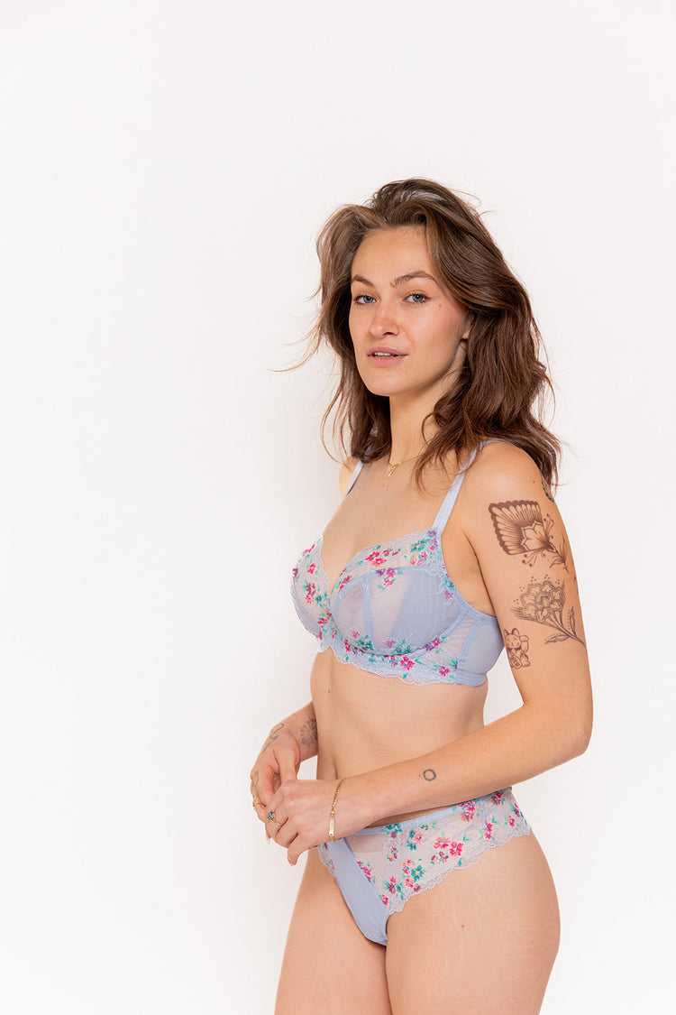 SuperBramodel in Ana Plunge BH Cornflower voorzijde