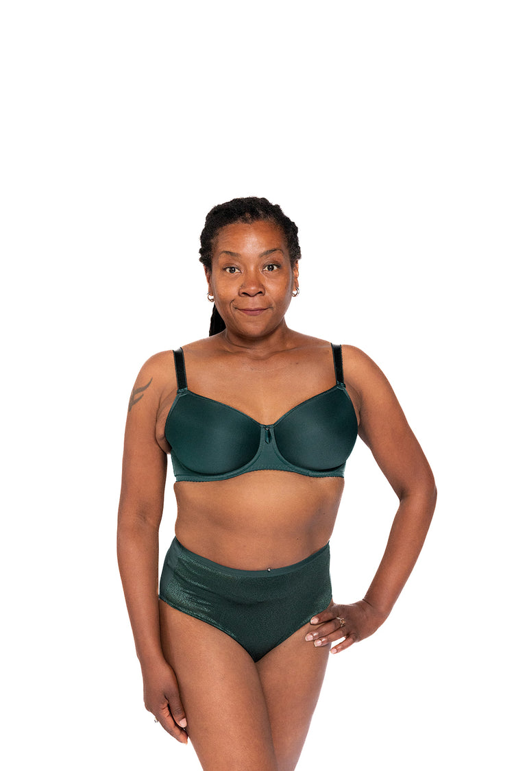 SuperBramodel in Rebecca Essentials Spacer BH Forest Green voorzijde