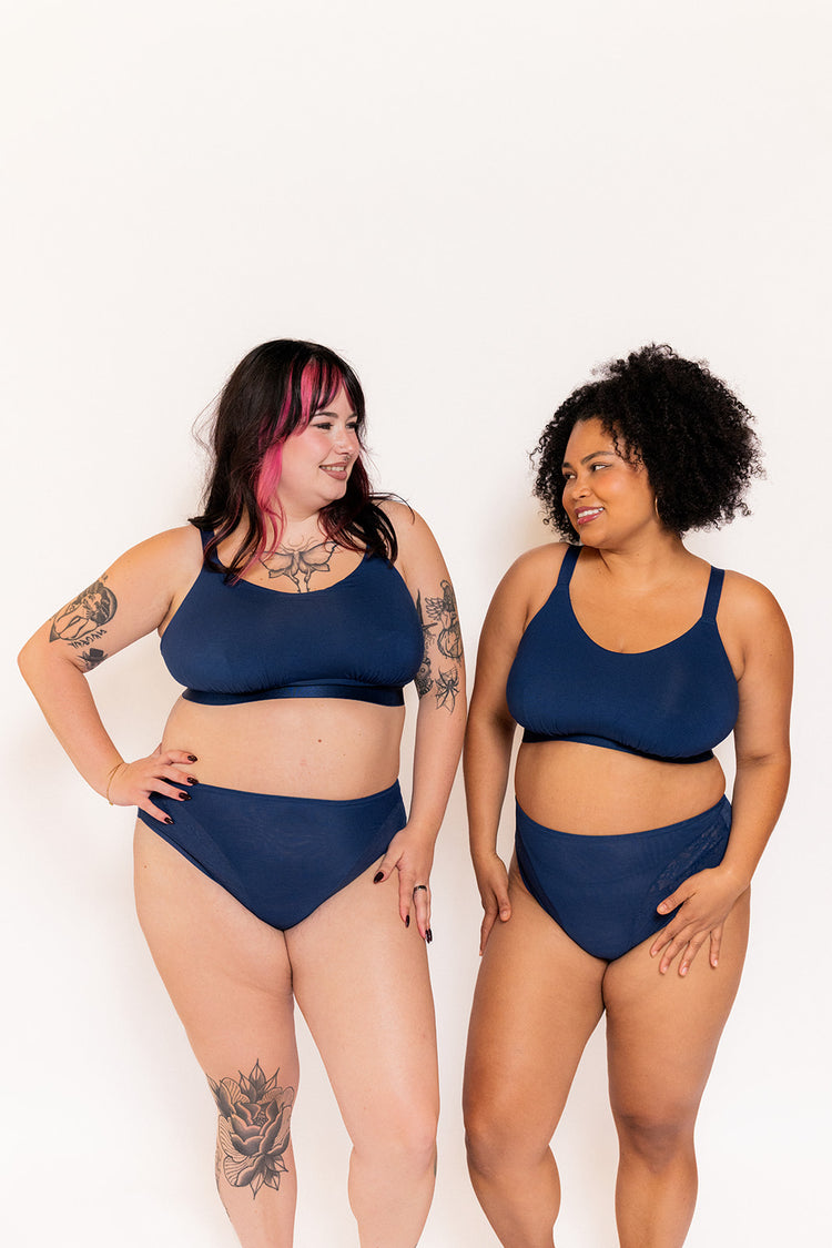 SuperBramodel in Downtime Bralette French Navy voorzijde