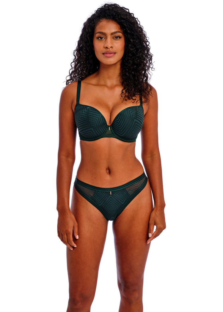 Model in Tailored Brazilian Broekje Deep Emerald Voorzijde