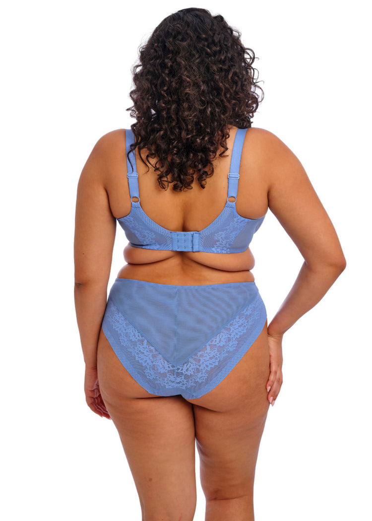 Model in Nerina Plunge Stretch BH Cornflower Achterzijde