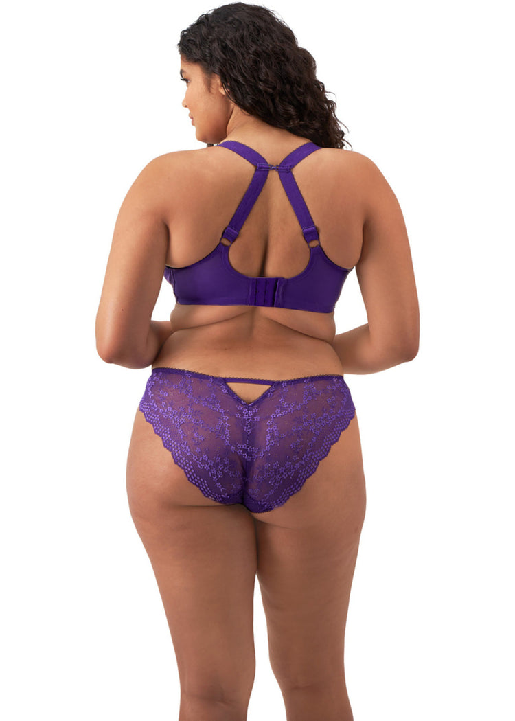Model in Charley Plunge BH iris Achterzijde