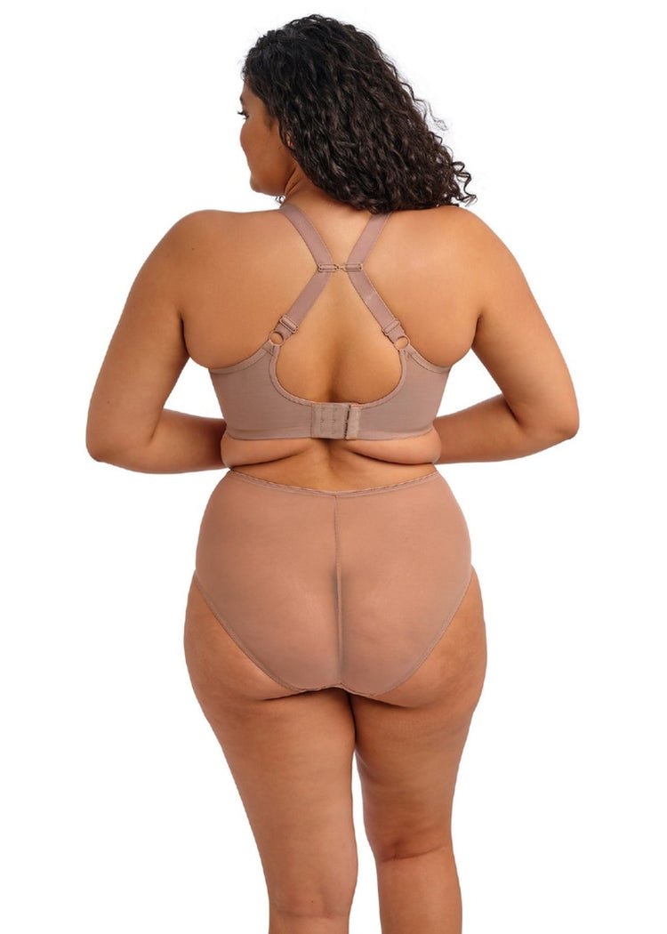 Model in Matilda Full Cup Plunge BH Praline Achterzijde