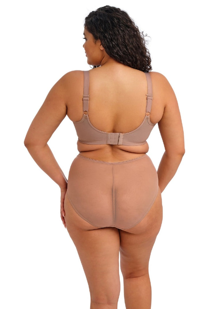 Model in Matilda Full Cup Plunge BH Praline Achterzijde