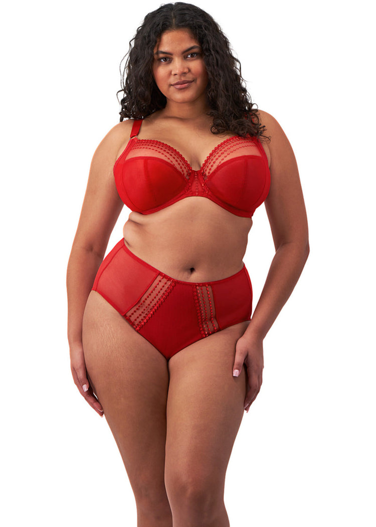 Model in Matilda High Waisted Broekje Haute Red Voorzijde