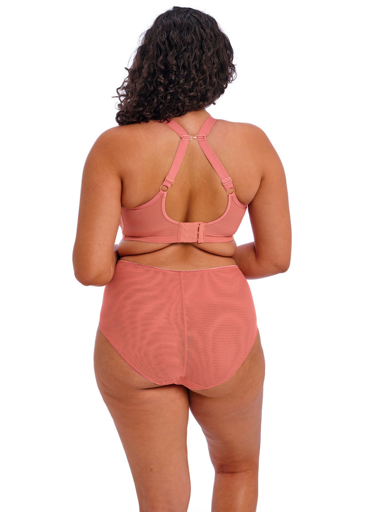 Model in Matilda High Waisted Broekje Rose Leo Achterzijde