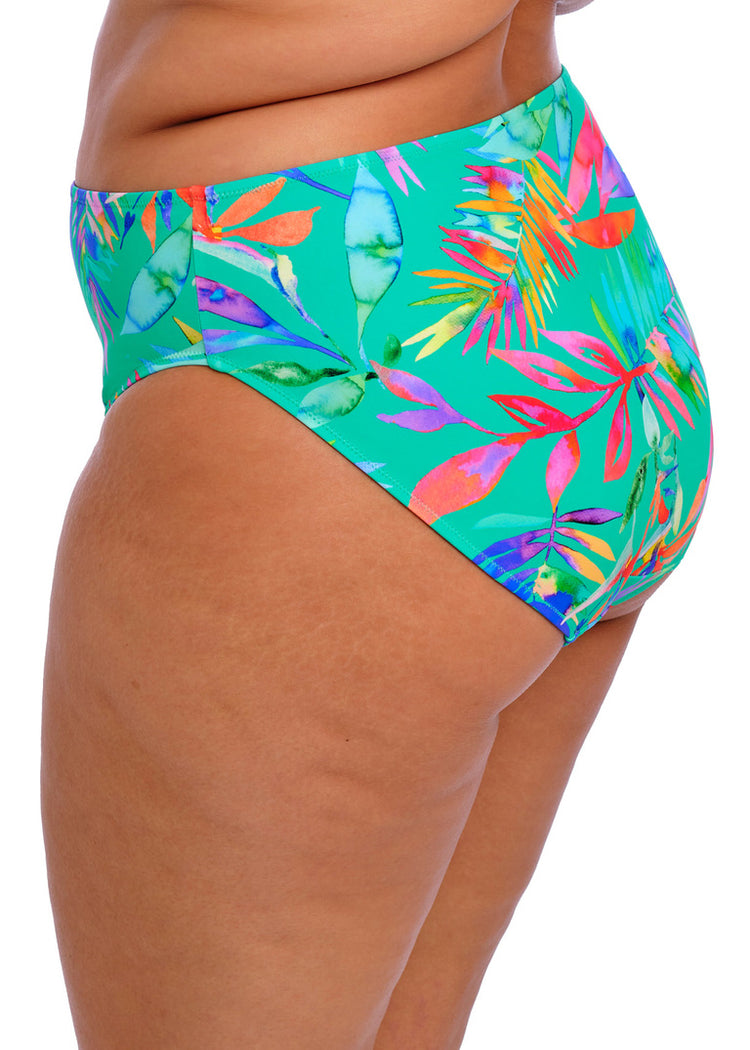 Model in Toyama Tides Mis Rise Bikini Broekje Jade Achterzijde