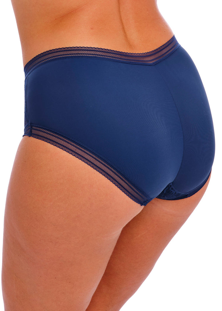 Model in Fusion Lace Broekje French Navy Achterzijde