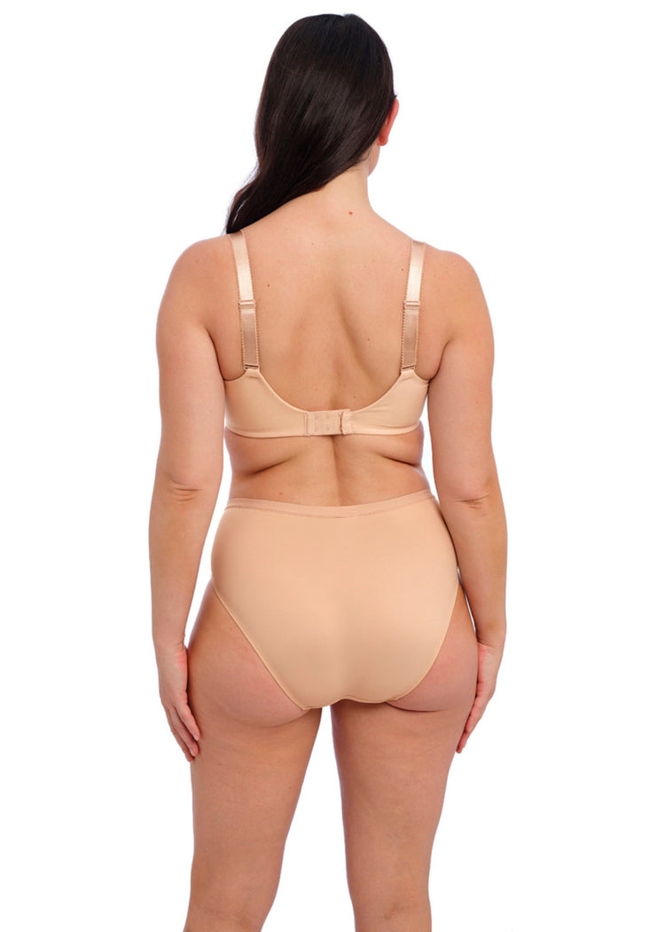 Model in Demure Side Support BH Natural Beige Achterzijde