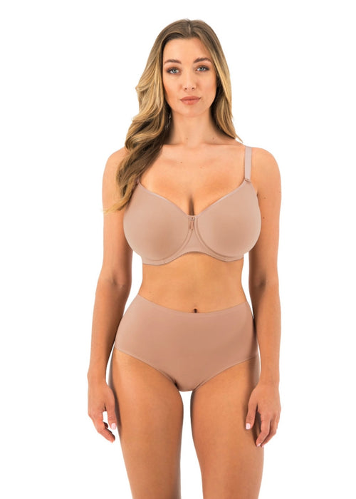 Model in Smoothease High Waisted Broekje Cafe Au Lait Voorzijde