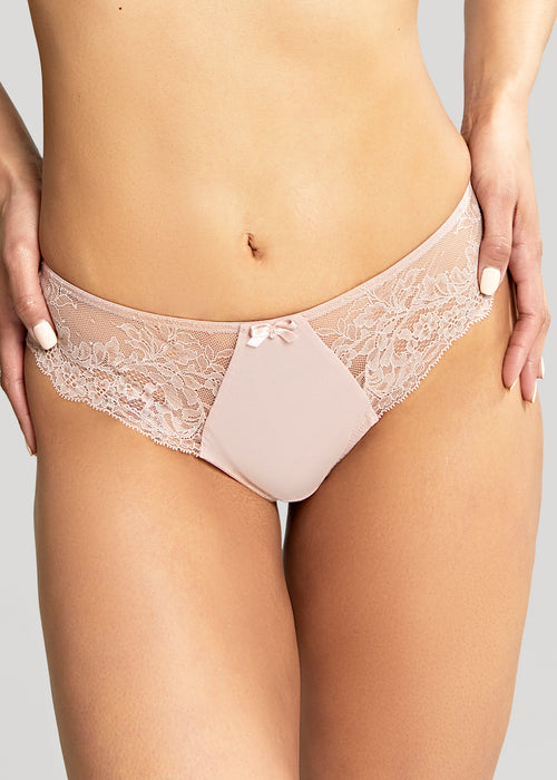 Model in Ana String Vintage Voorzijde