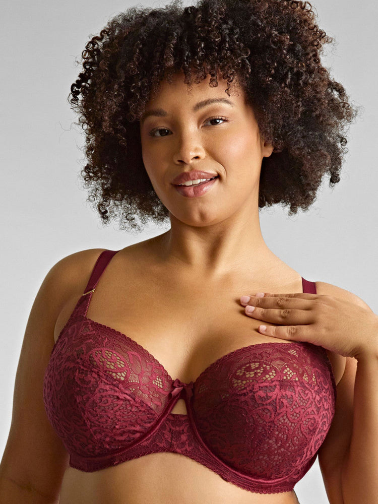 Model in Estel Full Cup BH Cherry Red voorzijde