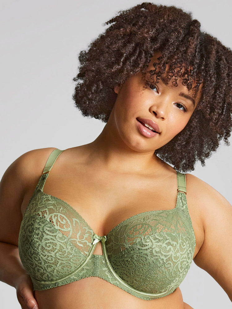 Model in Estel Full Cup BH Sage voorzijde