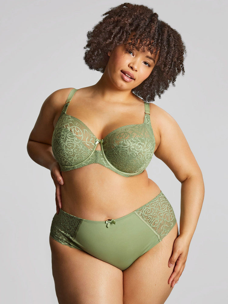 Model in Estel Full Cup BH Sage voorzijde set