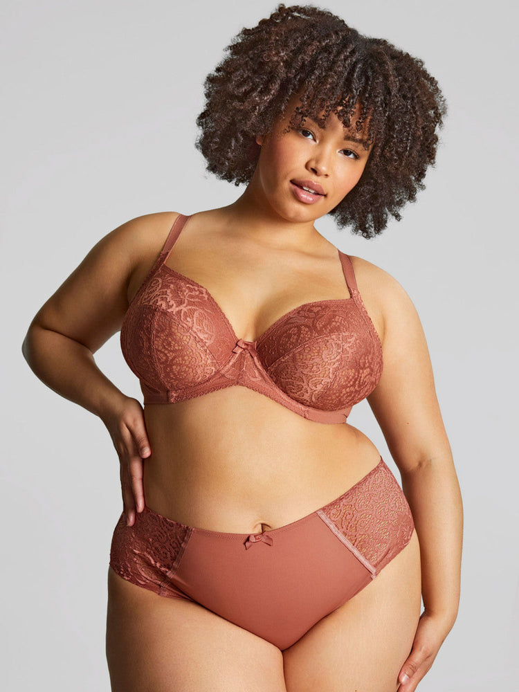 Model in Estel Plunge BH Rose Gold voorzijde set