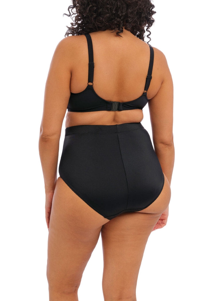 Model in Essentials Plunge Bikini Top Black achterzijde set