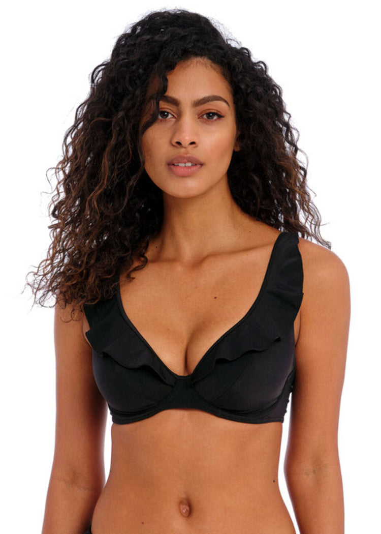 Model in Jewel Cove High Apex Bikini Top Voorzijde