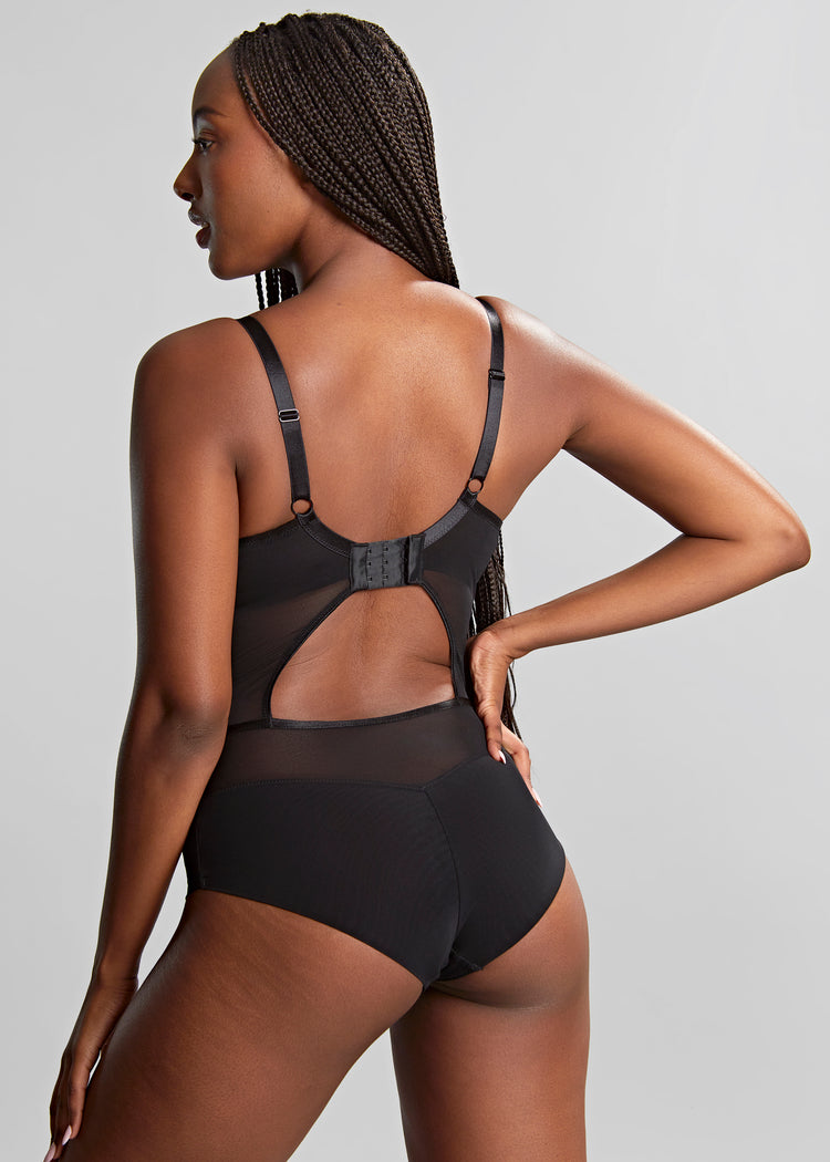 Model in Tango Essence Plunge Body Obsidian Achterzijde