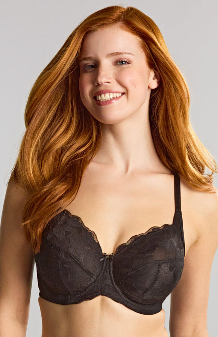 Model in Evangeline Full Cup BH Zwart voorzijde