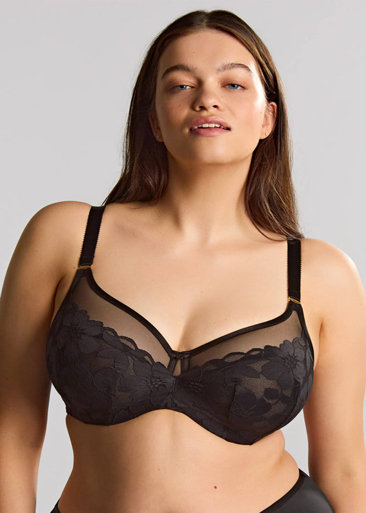 Model in Flora Full Cup BH Zwart voorzijde