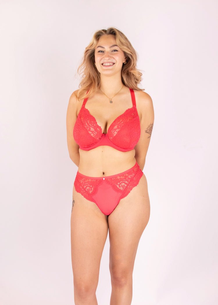 Model in Addison High Leg Broekje Neon Coral Voorzijde
