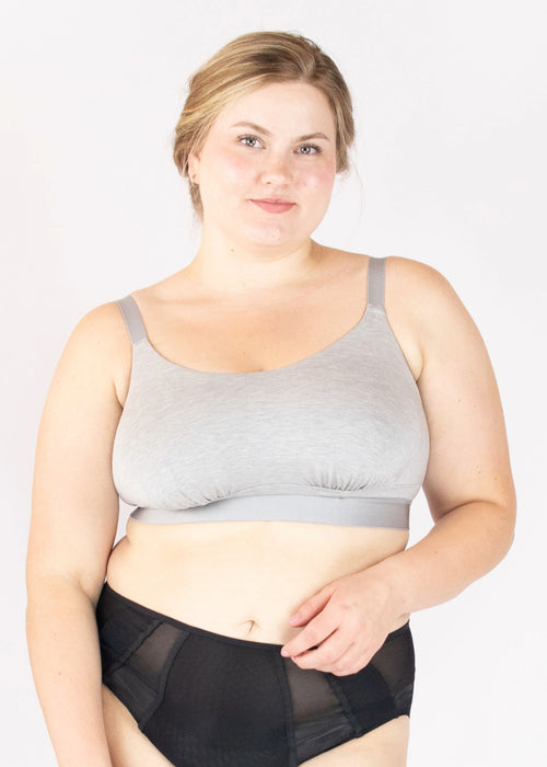 SuperBra Model in Downtime Bralette Grey Marl Voorzijde