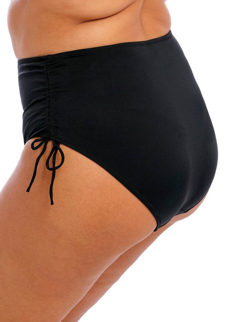 Model in Plain Sailing High Waisted Bikini Broekje Zwart Achterzijde