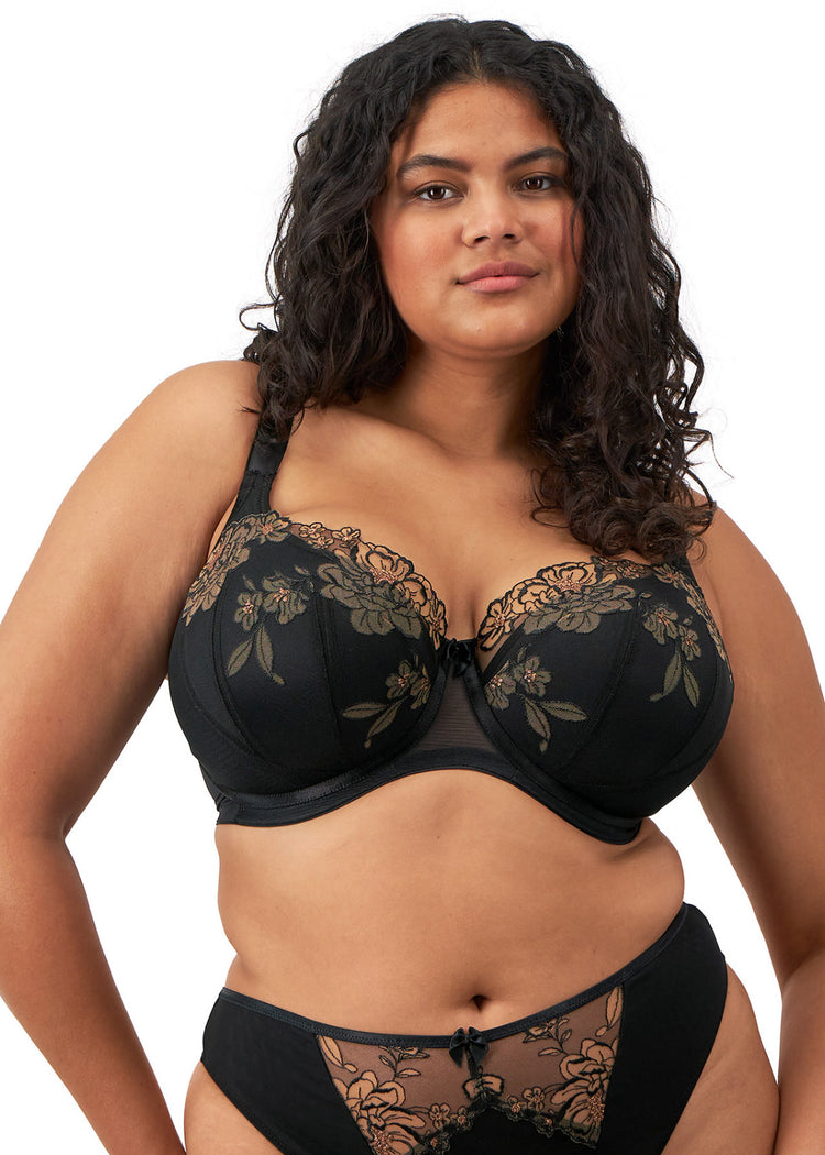 Model in Teagan voorgevormde half cup BH Black/Almond voorzijde