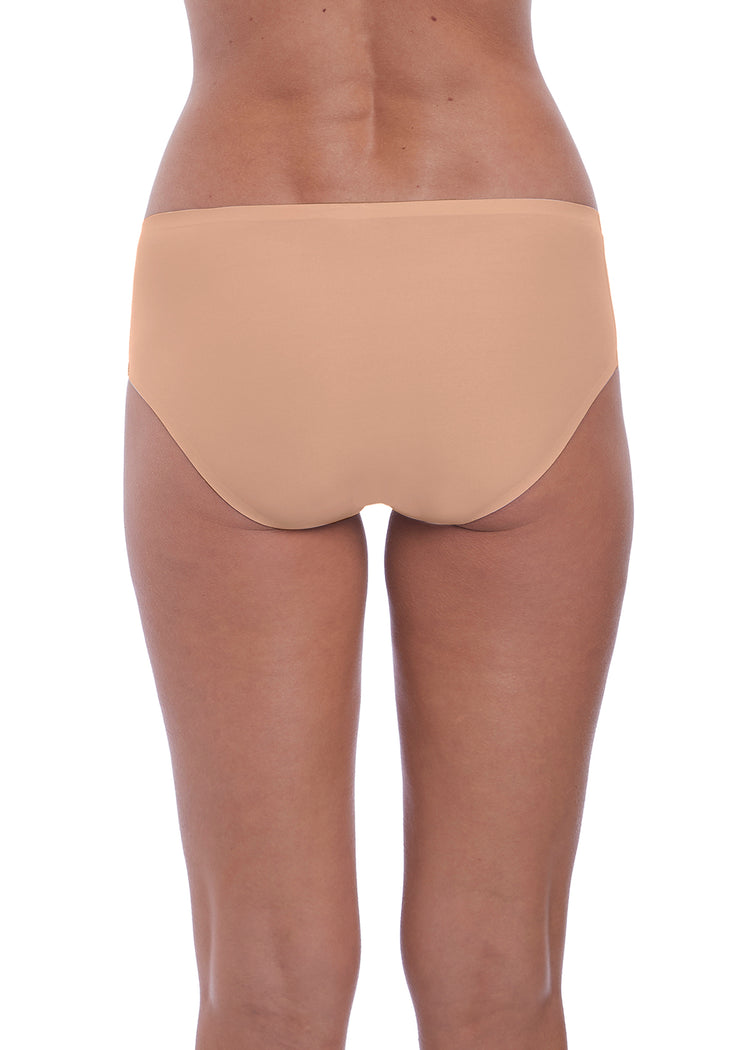Model in Smoothease Invisible Stretch Broekje Beige achterzijde