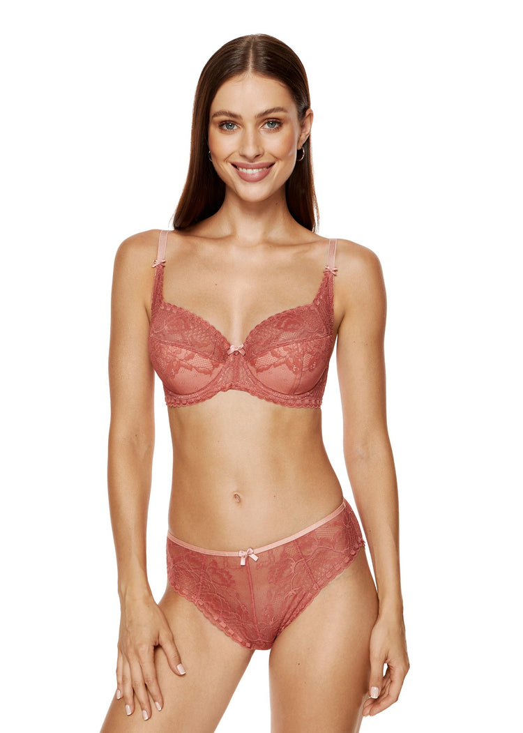 Model in Gorteks Bisou Lace Half Padded koper voorzijde