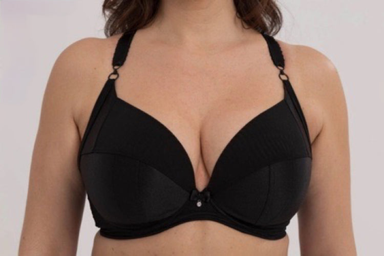 Model in PLM bikini top Le Noir Voorzijde