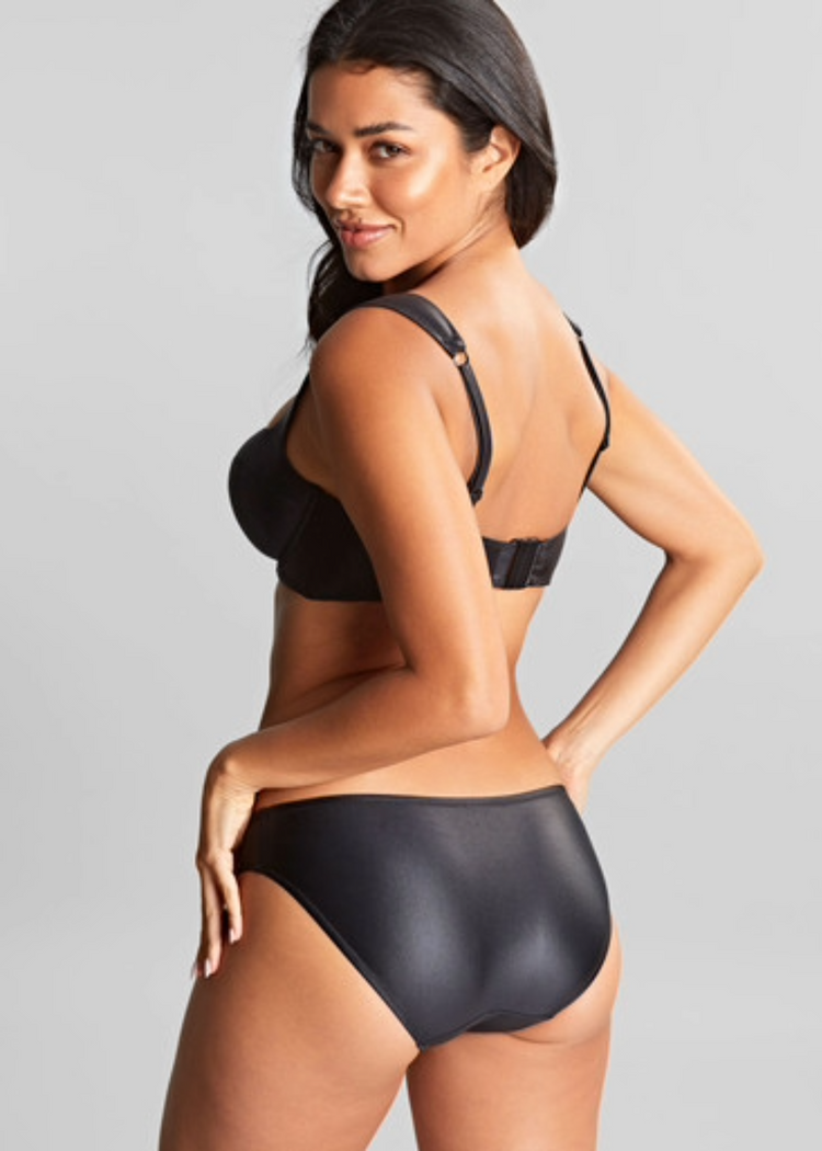 Model in Obsidian Classic Bikini Broekje Zwart Achterzijde